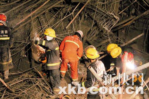 施工现场地面坍塌致13人失联，紧急救援与事故反思