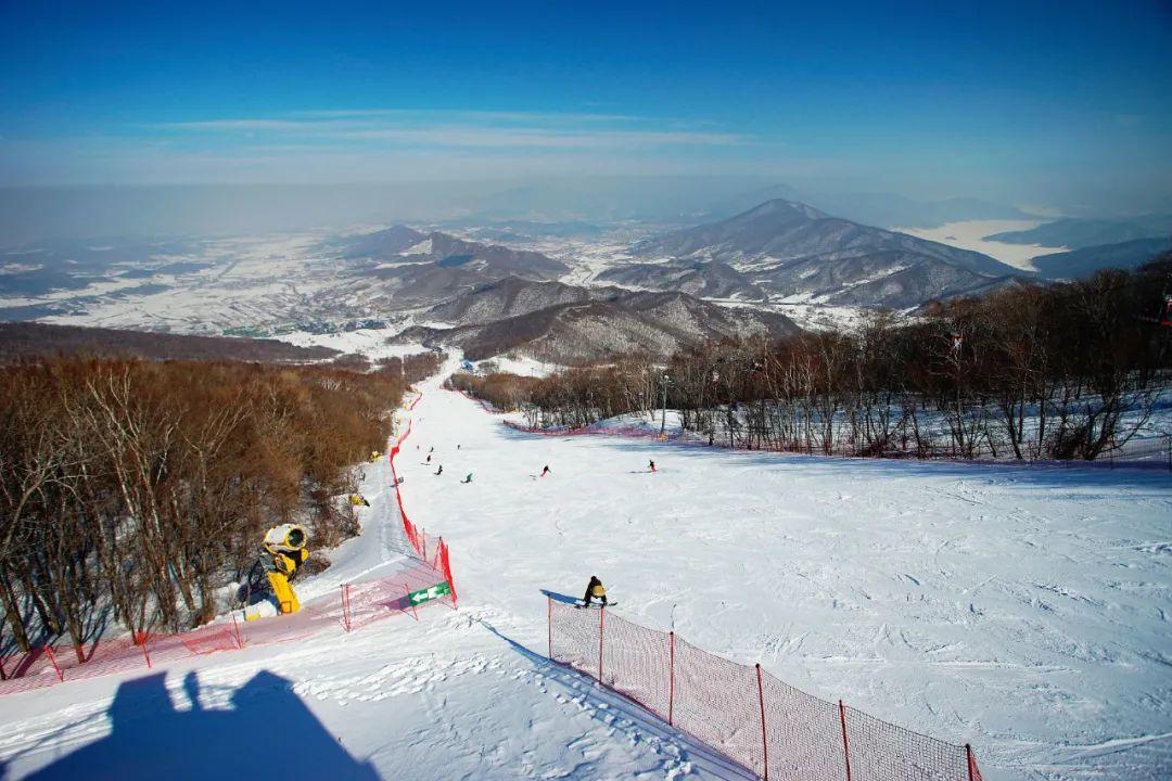 雪场遭遇技艺与规则碰撞，高超滑雪需证明引热议