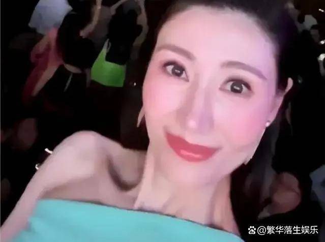 李嘉欣重返舞台，不老女神魅力再现疑有大动作