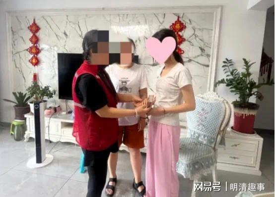 女子赠闺蜜三万金镯做嫁妆，友情与礼物的绝美交融