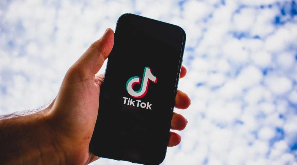 TikTok日活用户降至8220万背后的数据概念与用户回归趋势分析