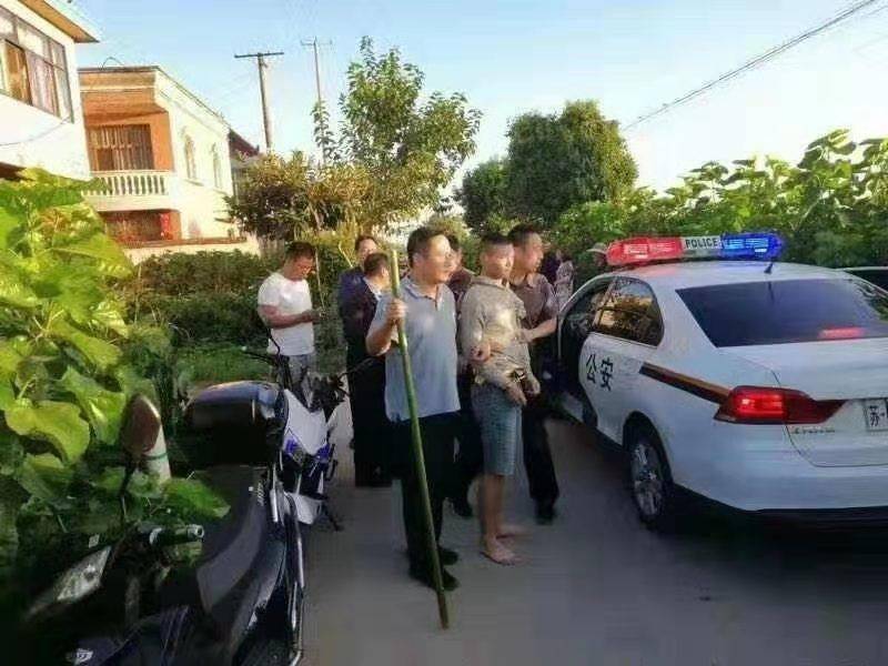 一家三口遭遇堵车，丈夫下车失踪事件揭秘