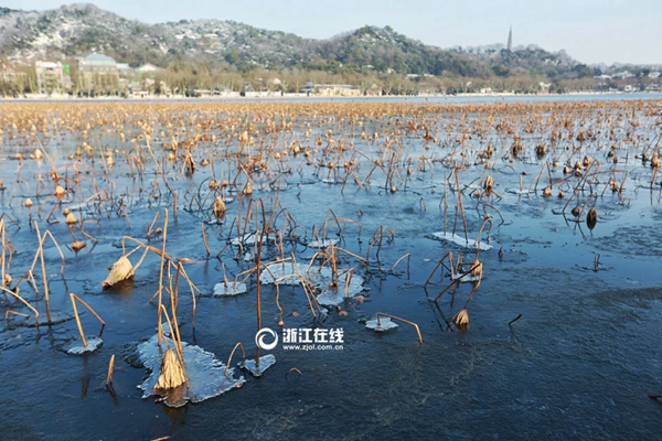 西湖冬日冰封别样风情亮相杭州